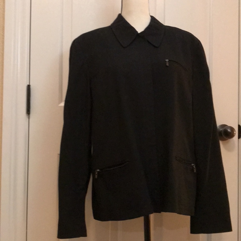 Liz Claiborne beautiful black Jacket! Zip closure & pockets, fully lined!